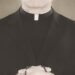 Los falsos y los verdaderos sacerdotes