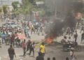 Llaman a continuar protestas hasta salida del premier haitiano