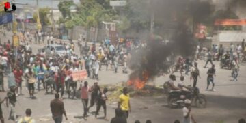 Llaman a continuar protestas hasta salida del premier haitiano