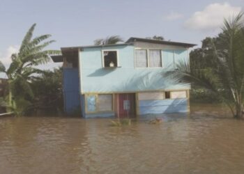 Cierran escuelas en Trinidad y Tobago tras fuertes inundaciones