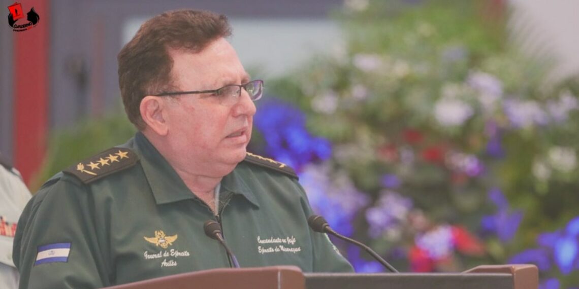 Comandante Julio César Avilés en XXVII Promoción de Oficiales del Centro Superior de Estudios Militares