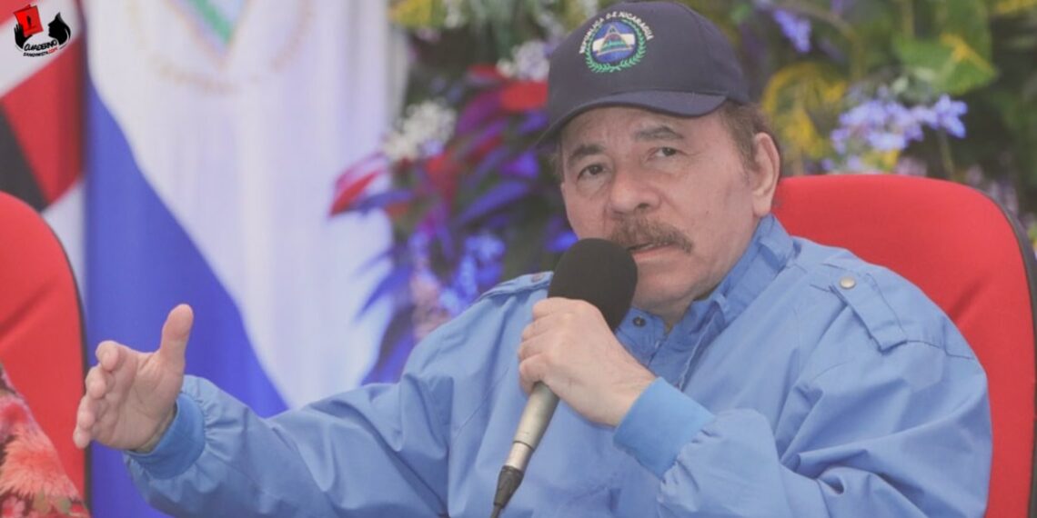 Comandante Daniel Ortega en XXVII Promoción de Oficiales del Centro Superior de Estudios Militares