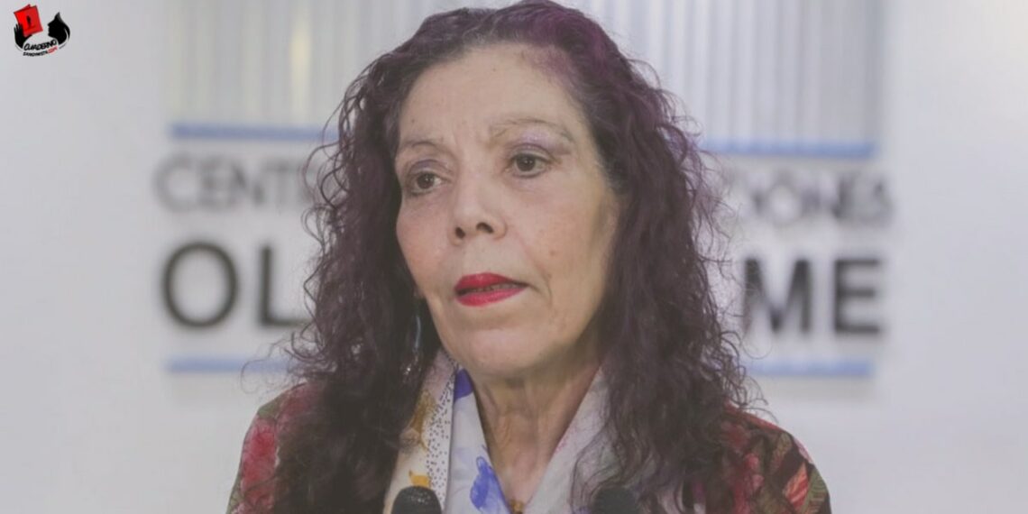 Compañera Rosario en XXVII Graduación de Oficiales del Ejército de Nicaragua