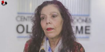 Compañera Rosario en XXVII Graduación de Oficiales del Ejército de Nicaragua