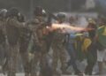 Policía detiene a 1200 bolsonaristas tras intento de golpe de estado en Brasil