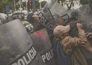 Protestas en Perú provocan 17 muertes más, tras represión brutal