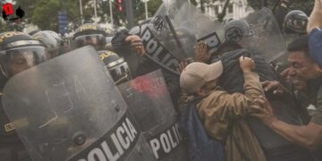 Protestas en Perú provocan 17 muertes más, tras represión brutal
