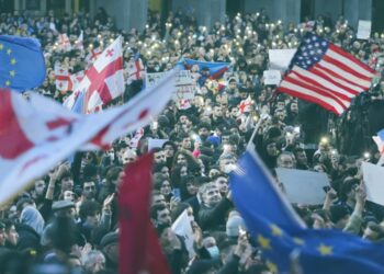 Los revolucionarios ¿con las banderas de Estados Unidos?