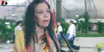 Compañera Rosario después del Acto del 43 Aniversario de Cruzada Nacional de Alfabetización