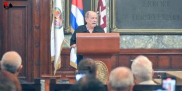 Silvio Rodríguez recibió el título de Doctor Honoris Causa de la Universidad de La Habana