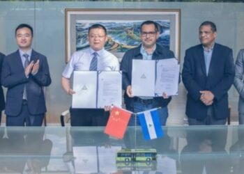 Nicaragua firma convenio para adquisición de buses de la República Popular China