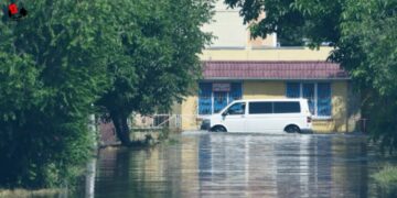 Rusia evacuó a más de 7.000 personas de Jersón tras la destrucción de la presa de Kajovka
