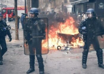 Más de 70 detenidos tras sexta noche de protestas en Francia