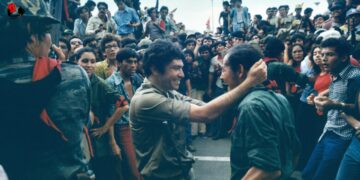 Semillas en las manos, fusiles en los hombros Forjando la revolución [+Poema]