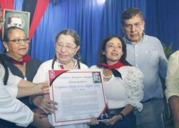 Realizan homenaje y reconocimiento a la combatiente guerrillera Gladys Báez