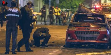 Coche bomba estalla en centro de Quito, Ecuador