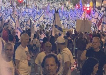 Miles de israelíes vuelven a marchar contra reforma judicial