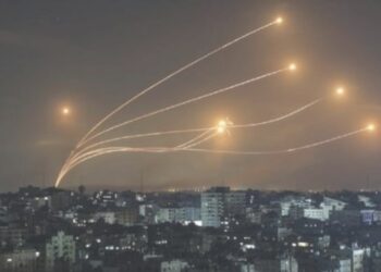 Resistencia palestina lanza misiles hacia Tel Aviv y otras zonas de Israel