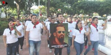 Juventud Sandinista y servidores públicos rindieron homenaje al Comandante Carlos Fonseca