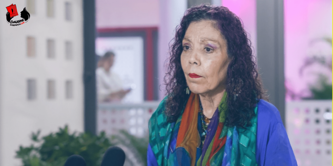 Compañera Rosario después del acto de conmemoración del 44 aniversario de Fundación del MINIT