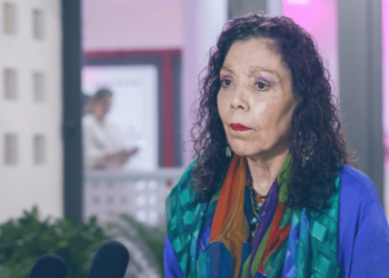 Compañera Rosario después del acto de conmemoración del 44 aniversario de Fundación del MINIT