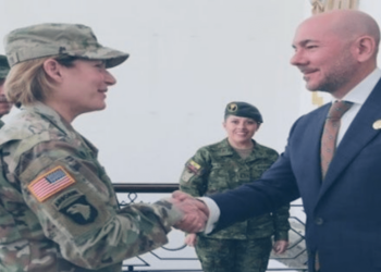 Jefa de Comando Sur se reúne con ministro de Defensa de Ecuador