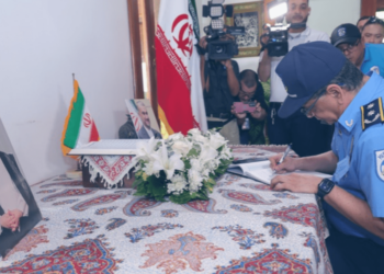 Firman Libro de Condolencias por fallecimiento del Presidente de Irán Ebrahim Raisi y su Comitiva
