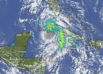 Ante el paso del Huracán Rafael, Cuba está en pie y combatiendo