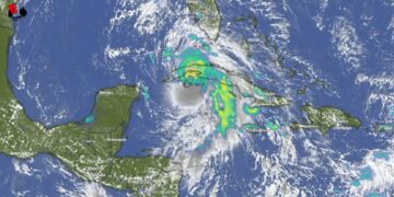 Ante el paso del Huracán Rafael, Cuba está en pie y combatiendo