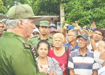 Presidente de Cuba visita zona afectada por sismos