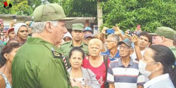 Presidente de Cuba visita zona afectada por sismos