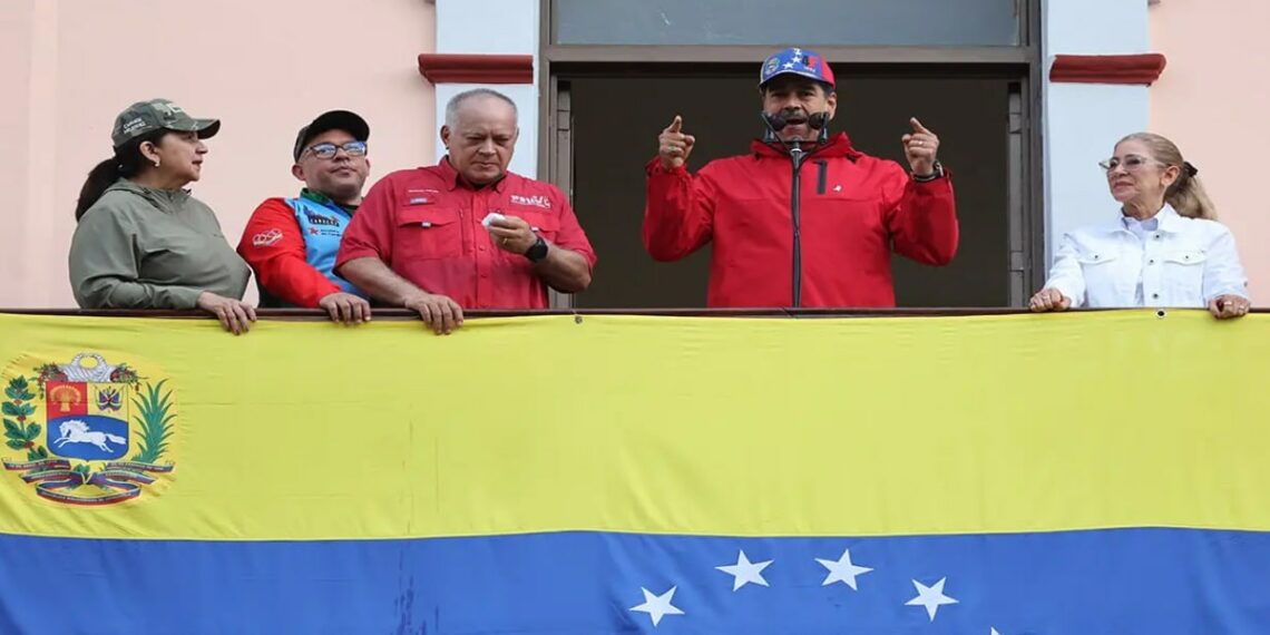 Presidente Maduro afirmó que Venezuela se prepara «permanentemente» para la lucha por la democracia
