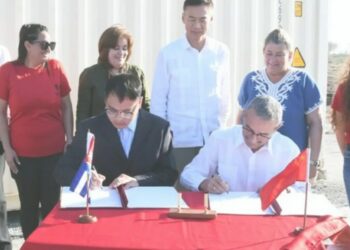China entrega a Cuba primer lote de donativos para proyecto de parques fotovoltaicos