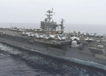 Yemen atacó portaviones de EEUU por 2.ª vez en 24 horas